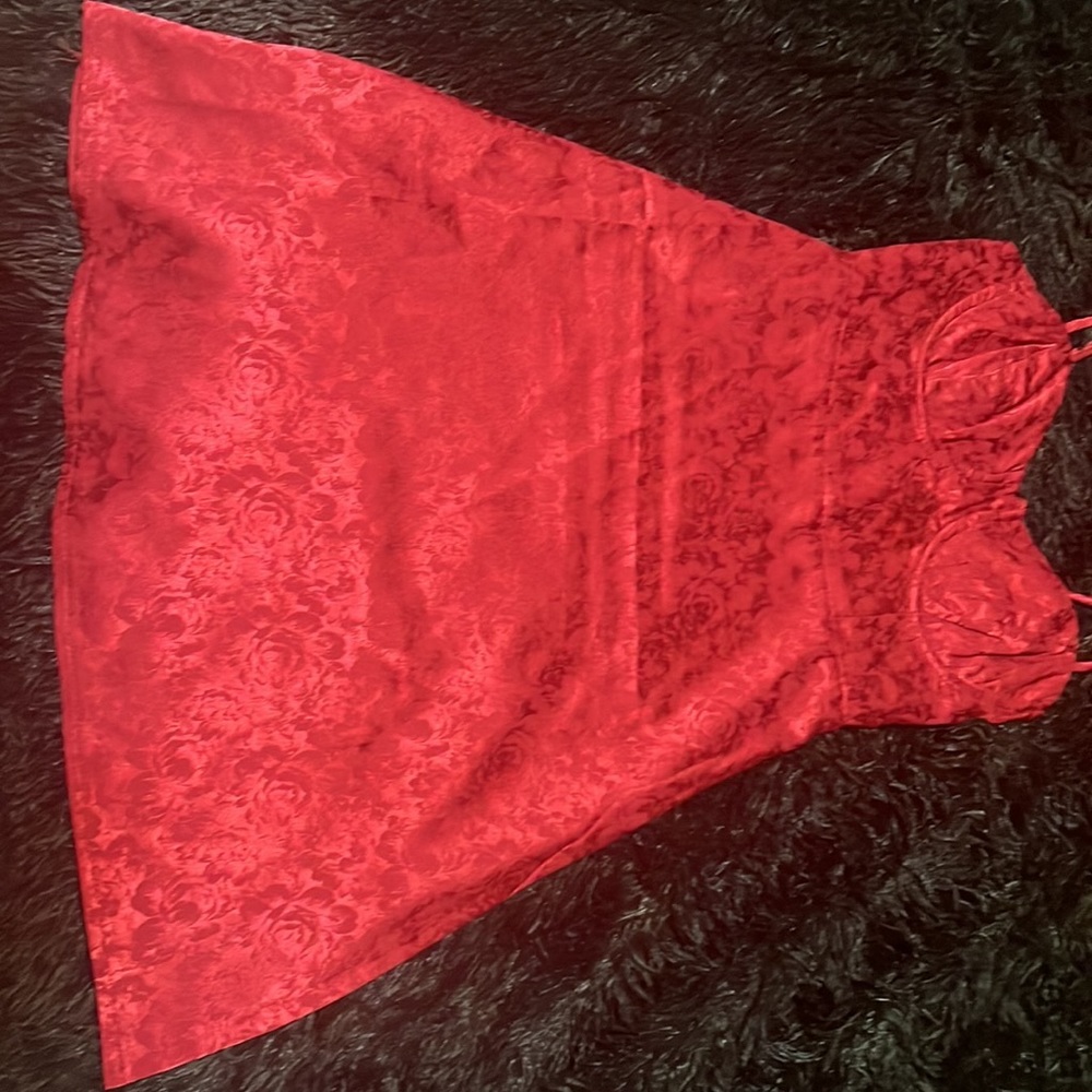 selling a dress that could be worn to a formal or dinner size 0 princess Polly